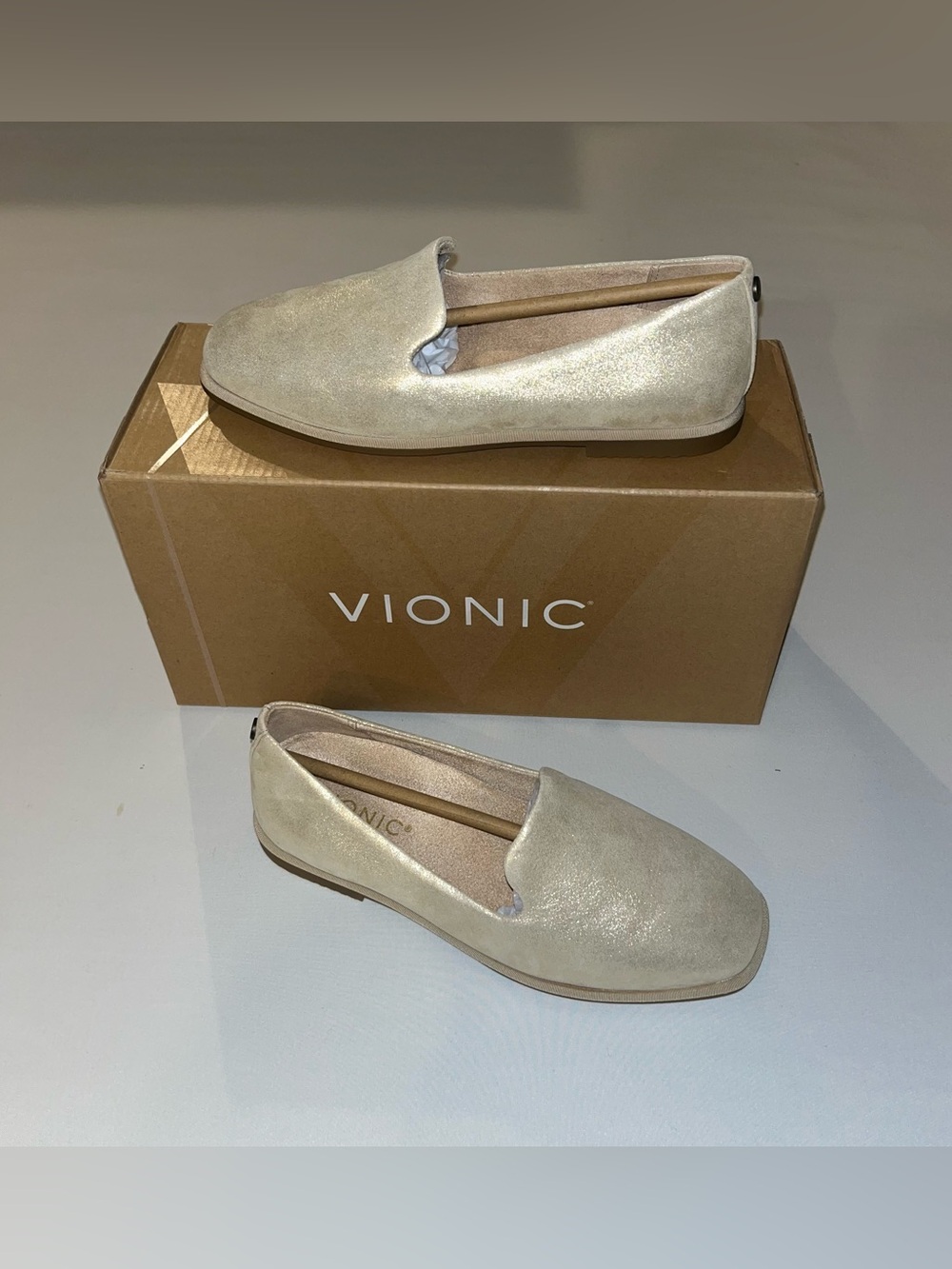 Vionic Willa 2.0 Flats Shimmer Suede Gold Loafer Inspired Women’s Size 5 Wide